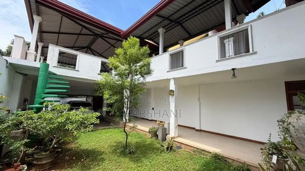 Solar Powered Spacious 3 Story House Close to Kohuwala, & Nugegoda