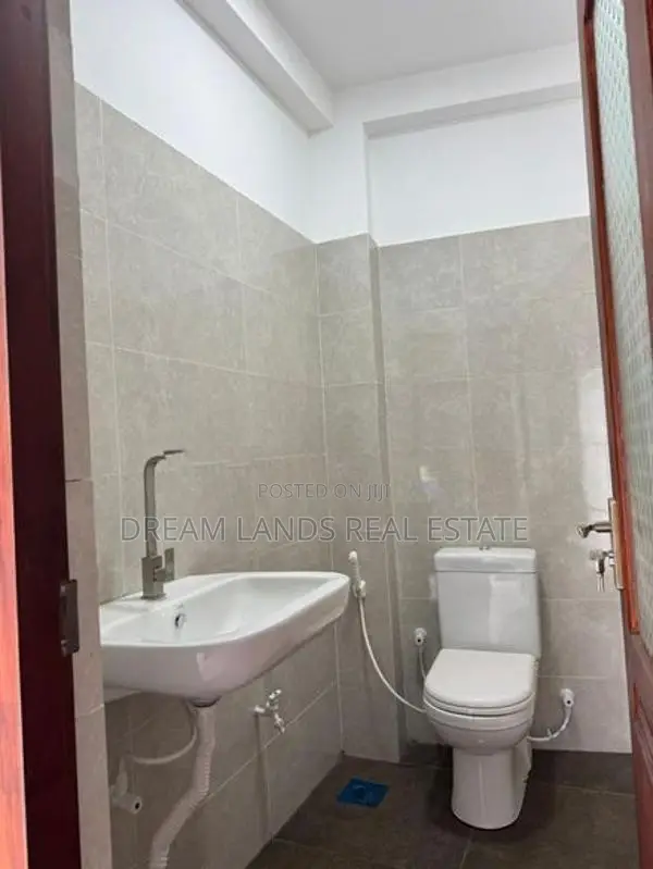 COMMERCIAL BUILDING FOR RENT IN DELGODA (SP1217)