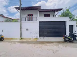 නවීන දෙමහල් නිවසක් මාලබෙන්