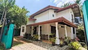 කඩුවෙල දෙමහල් අංගසම්පූර්ණ නිවසක්