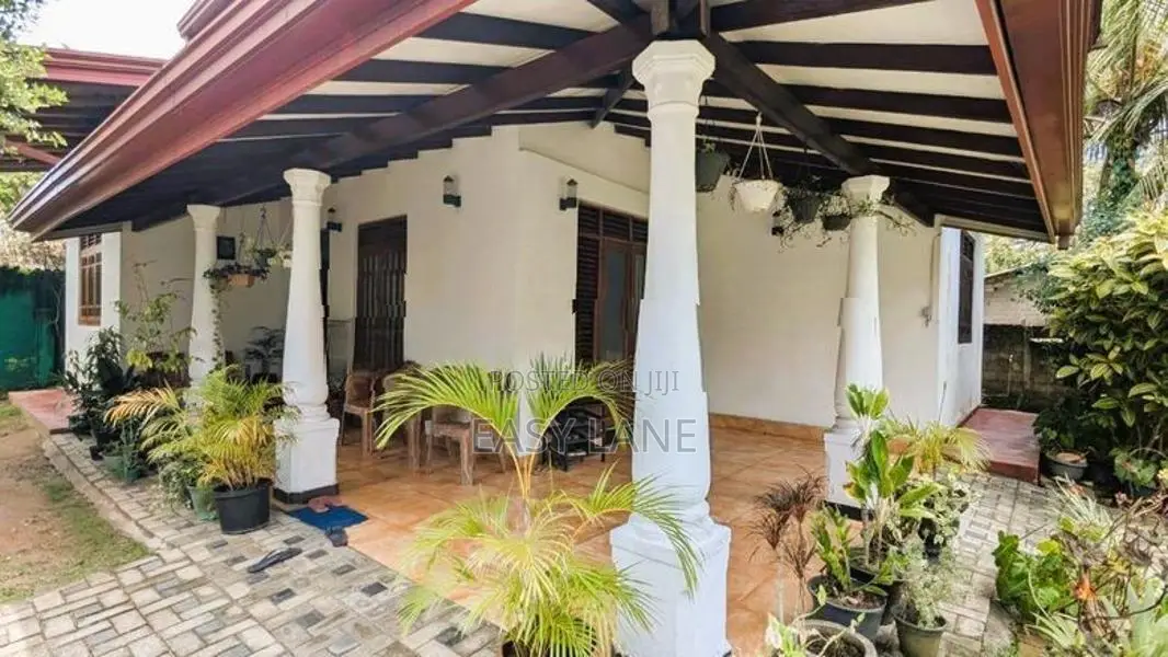 කඩුවෙල දෙමහල් අංගසම්පූර්ණ නිවසක්