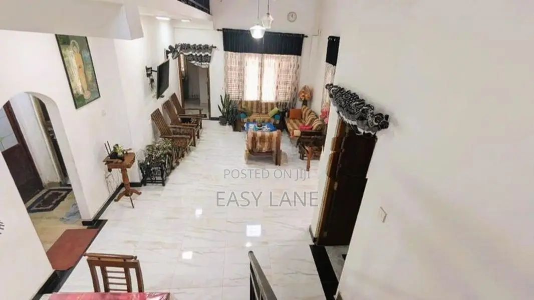 කඩුවෙල දෙමහල් අංගසම්පූර්ණ නිවසක්