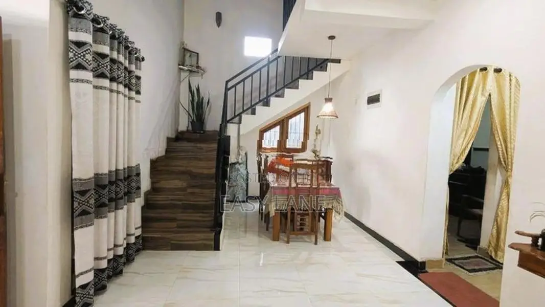 කඩුවෙල දෙමහල් අංගසම්පූර්ණ නිවසක්