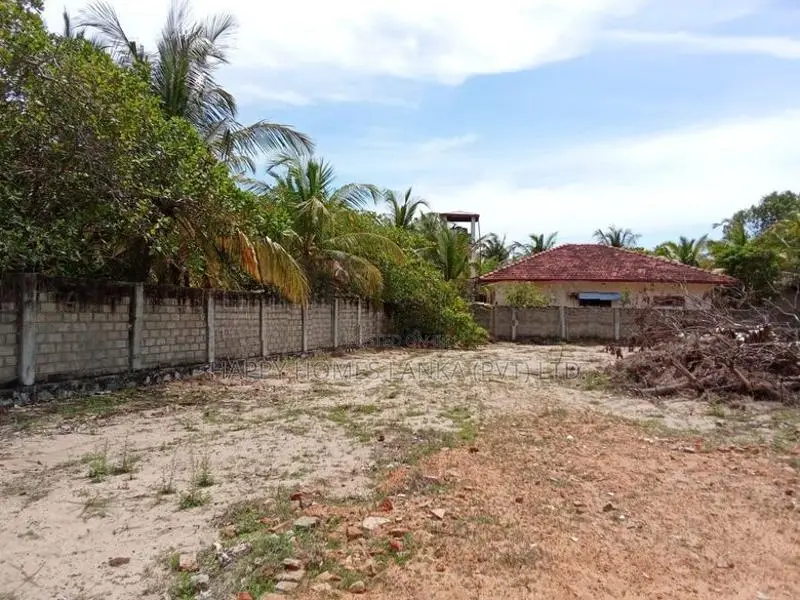 HHL 1102 - Land for sale in Kalkudah