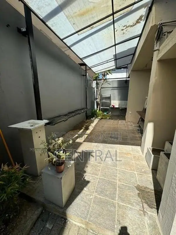 House for Sale in Colombo 05 (C7-10109)