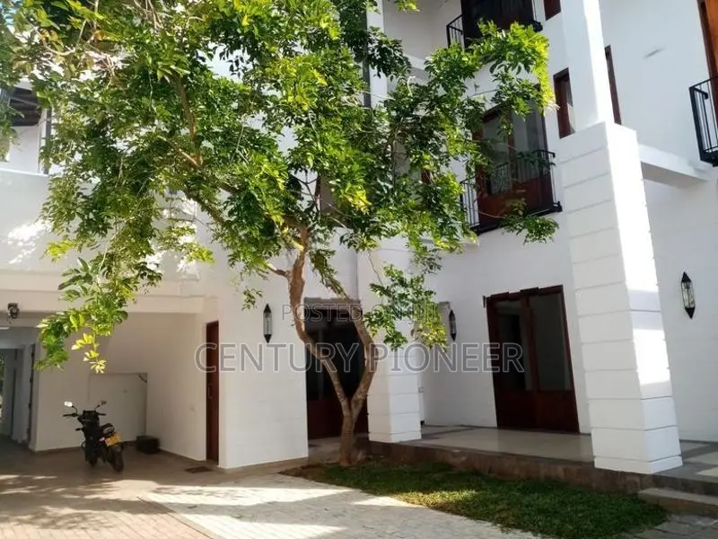 6 Bedroom Luxury Waterfront Villa Rent Nawala