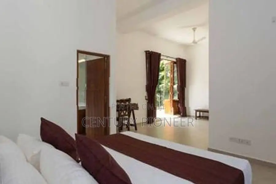 6 Bedroom Luxury Waterfront Villa Rent Nawala