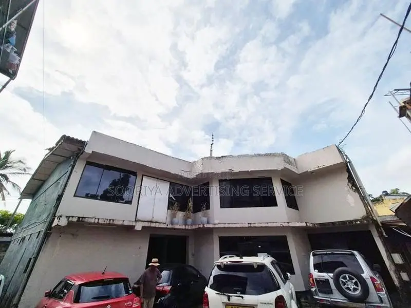 Boralesgamuwa Commercial Land – 53 Perches with Buildings