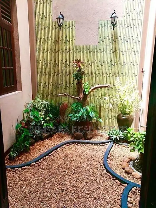 Spacious 5-Bedroom Two-Story Home on New Kandy Road, Kaduwela | SH1536