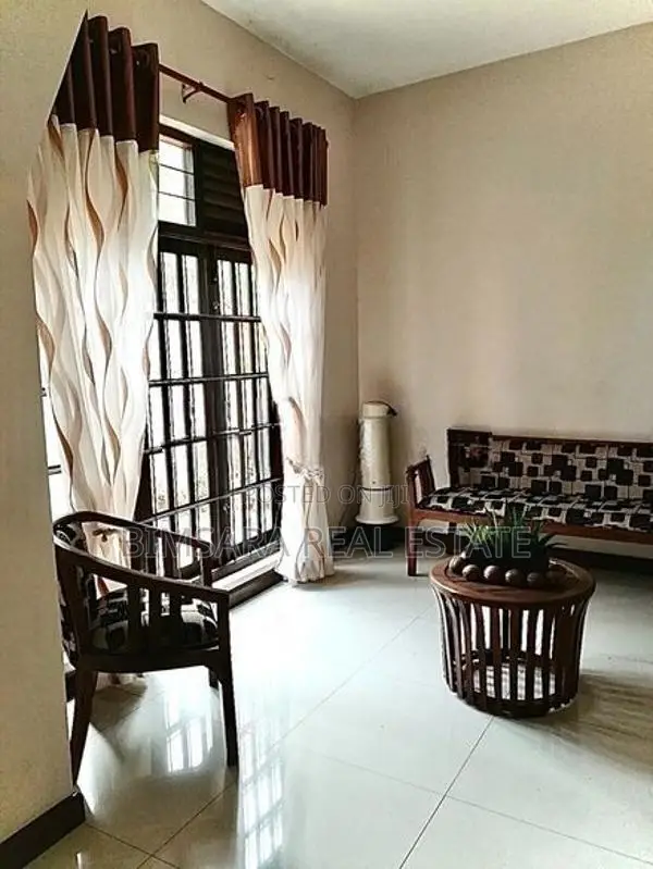 Spacious 5-Bedroom Two-Story Home on New Kandy Road, Kaduwela | SH1536
