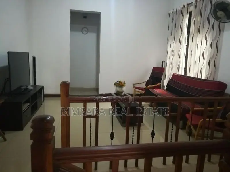 Spacious 5-Bedroom Two-Story Home on New Kandy Road, Kaduwela | SH1536