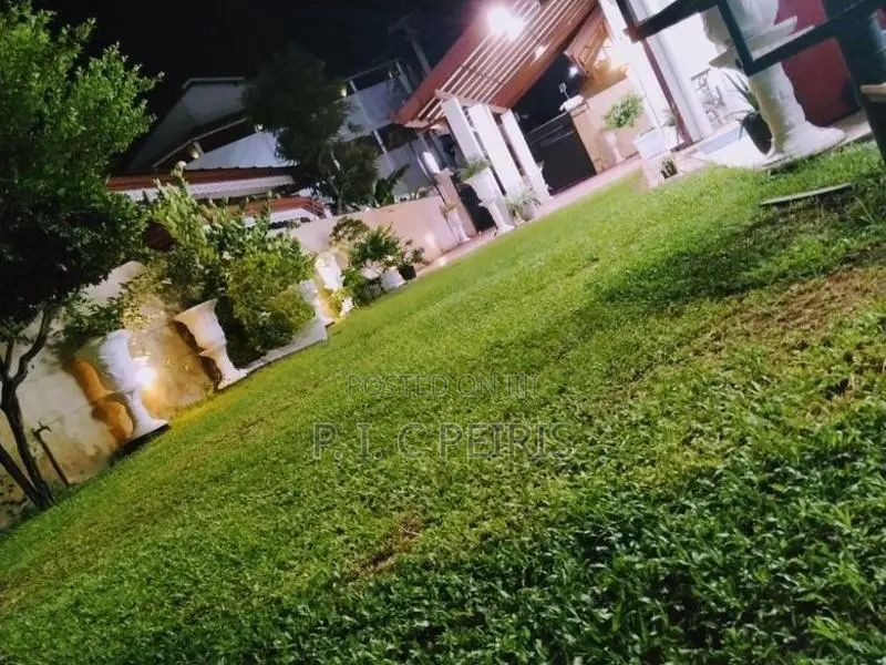 12 Room Hotel for sale in Eththukala, Negombo.Gampaha.