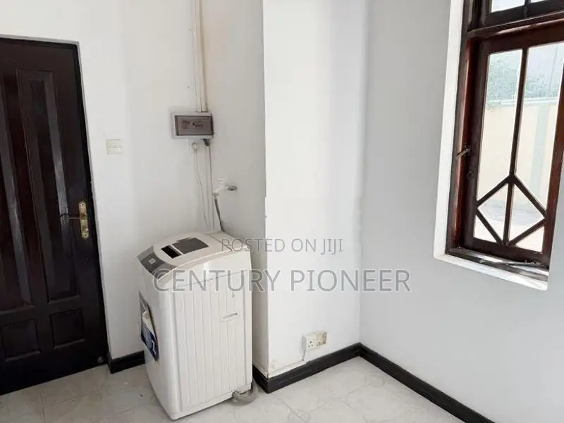 5 Bedrooms Large House For Rent In Colombo 07