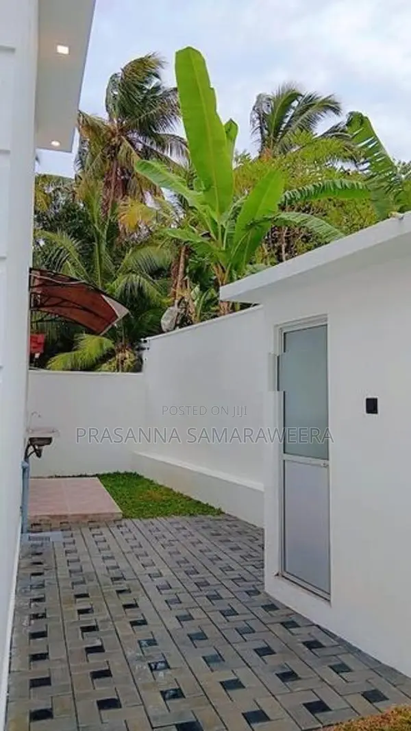 Brand New solid super luxury 2 Story House-piliyandala
