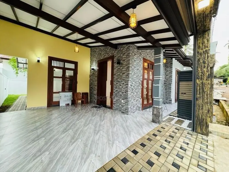 Brand New solid Modern super luxury piliyandala