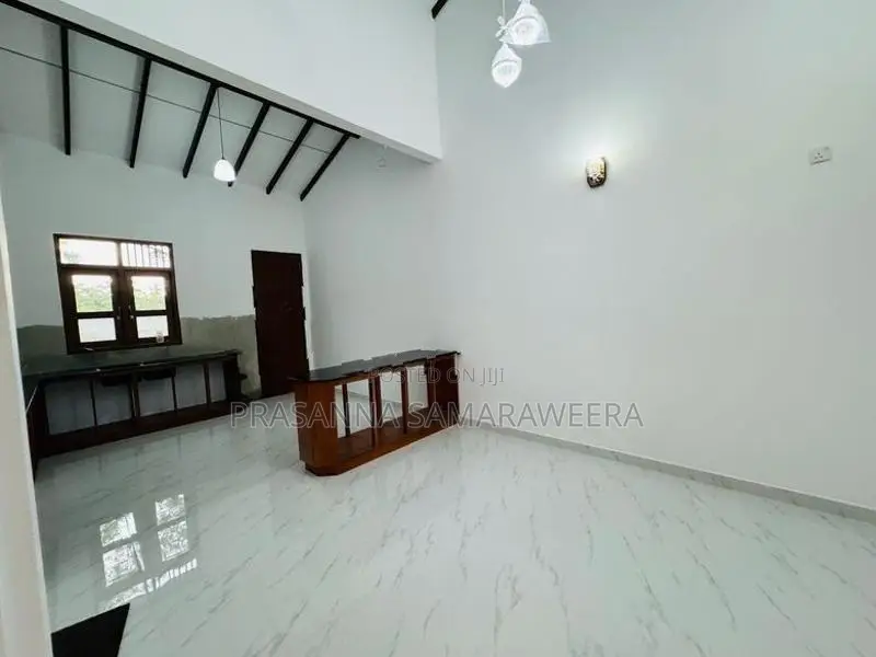 Brand New solid Modern super luxury piliyandala