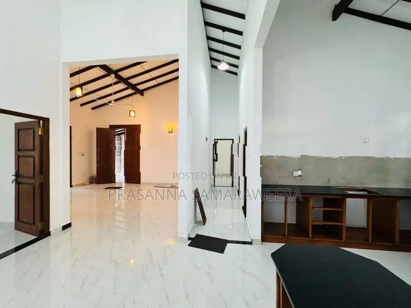 Brand New solid Modern super luxury piliyandala