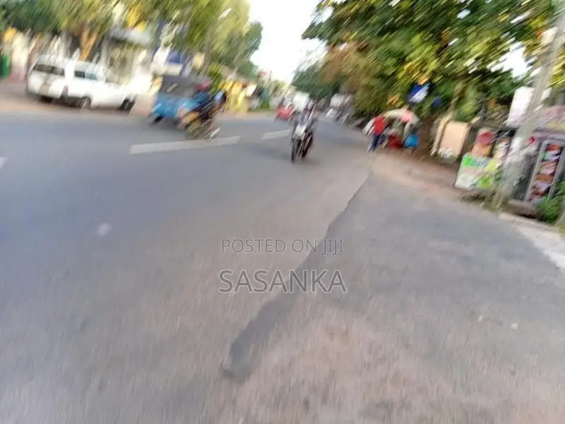හෝමාගම කිරිවත්තුඩුව 280බස් මාර්ගයට මුහුණලා පිහිටි පර්චස් 77 විකිණීමට ඇ