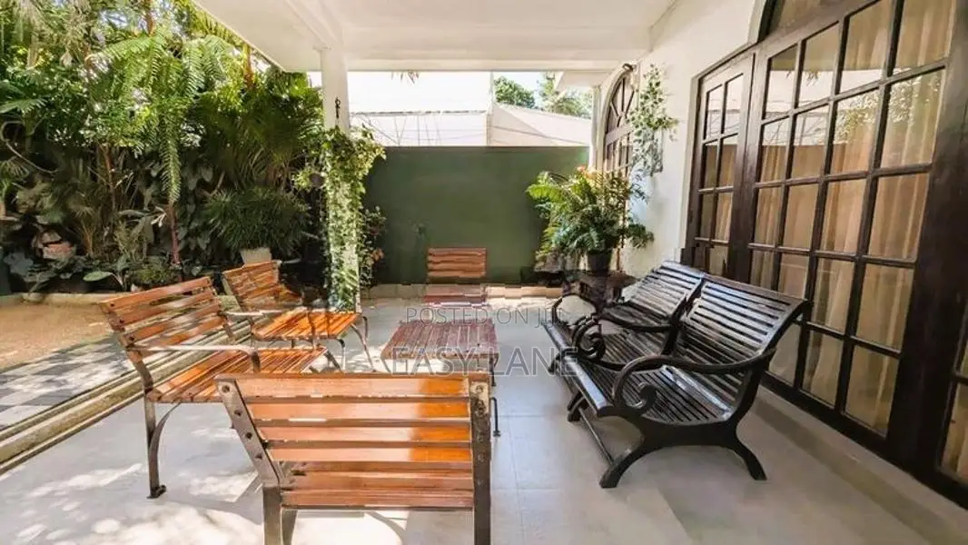 කඩුවෙල නගරයෙන් Luxury දෙමහල් නිවසක් විකිණීමට