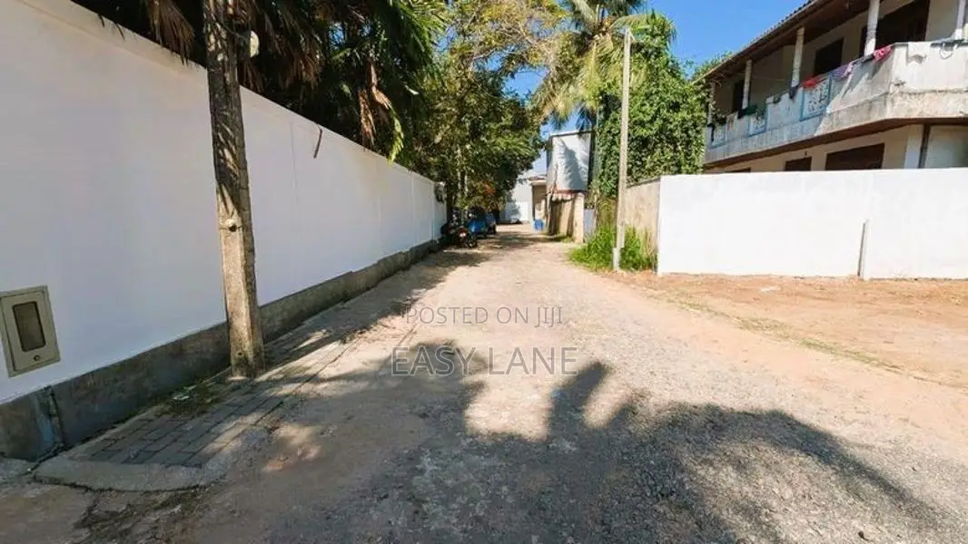 කඩුවෙල නගරයෙන් Luxury දෙමහල් නිවසක් විකිණීමට