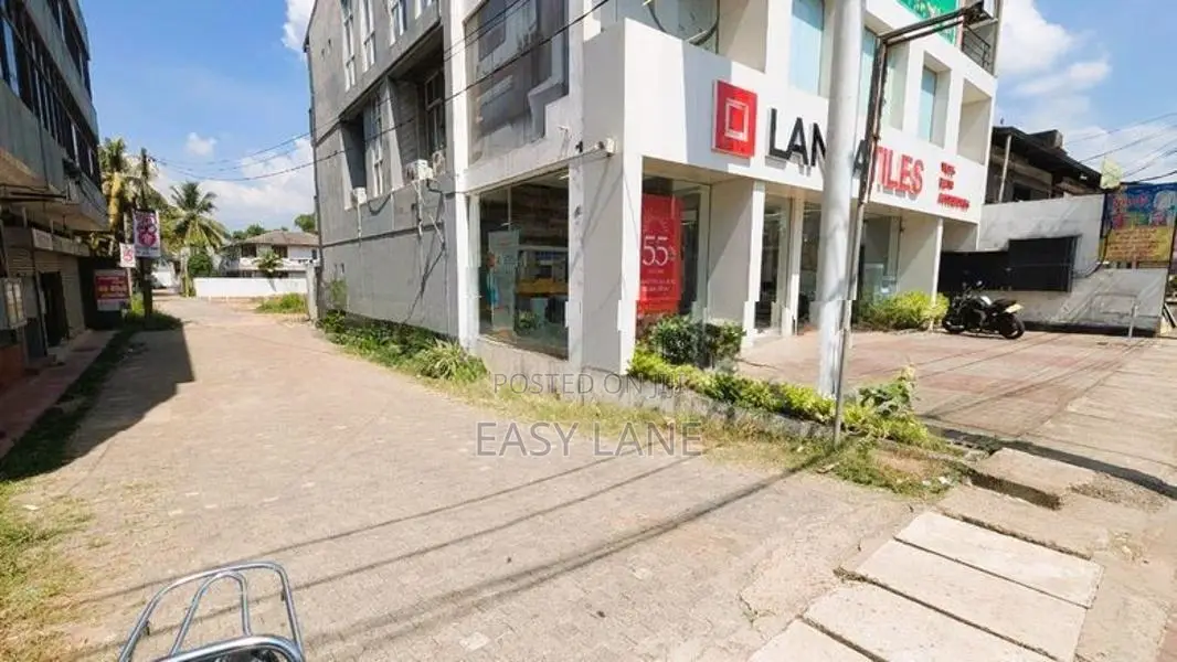 කඩුවෙල නගරයෙන් Luxury දෙමහල් නිවසක් විකිණීමට