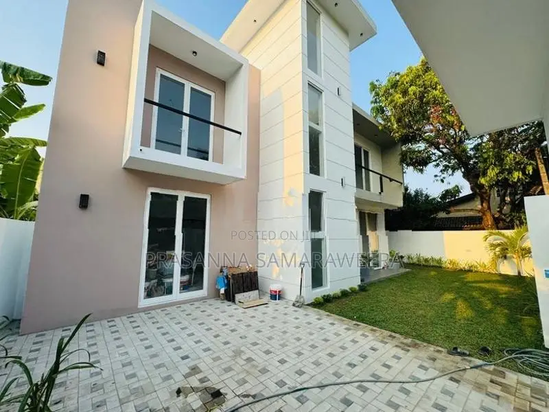 Modern Brand New super luxury 2 Story House-piliyandala