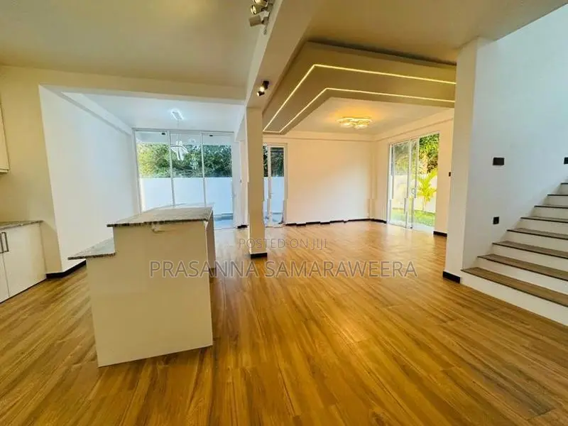 Modern Brand New super luxury 2 Story House-piliyandala