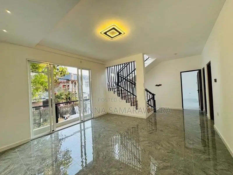 Modern Brand New super luxury 2 Story House-piliyandala