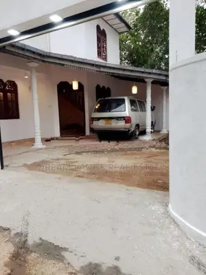 5BED HOUSE FOR SALE IN KIRIBATHGODA (SP1224)