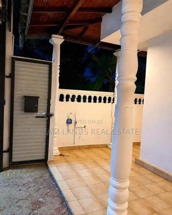 5BED HOUSE FOR SALE IN KIRIBATHGODA (SP1224)