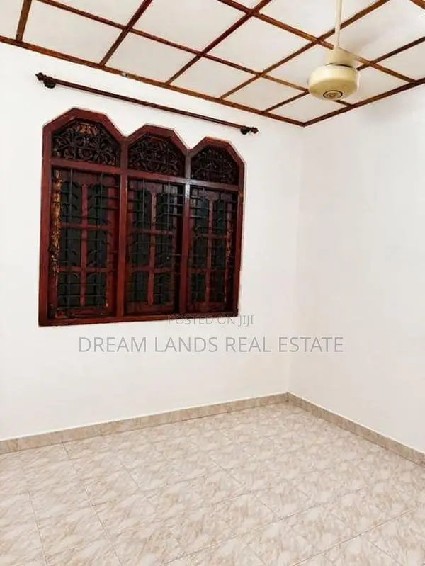 5BED HOUSE FOR SALE IN KIRIBATHGODA (SP1224)
