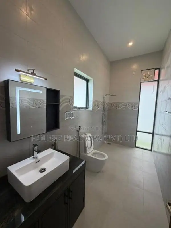 Brand New Luxury Unfurnished House for Rent Thalawathugoda