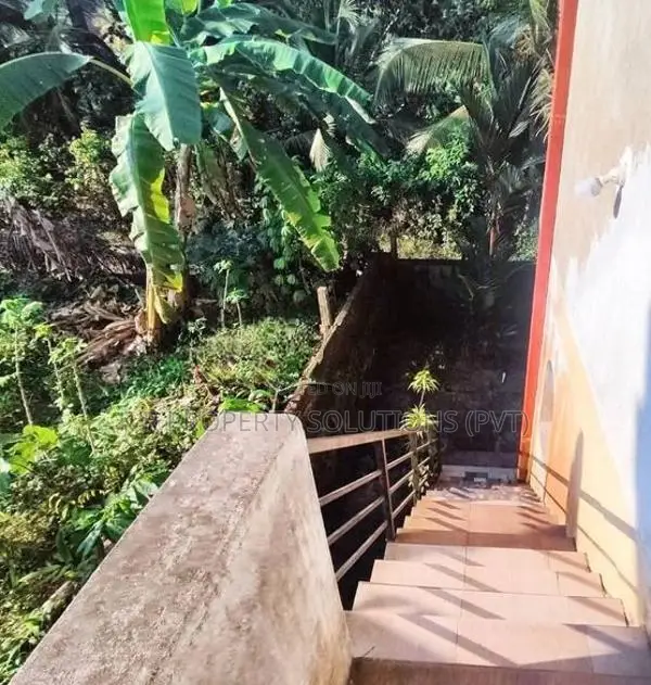 2 storied House for sale in Hikkaduwa