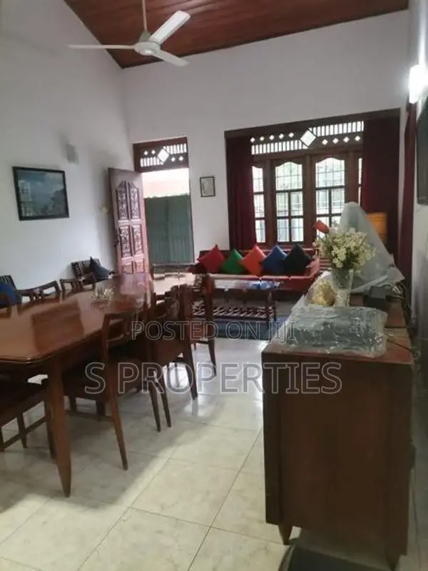 Solid house for sale in Dehiwela
