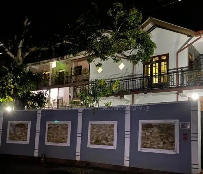 Investment Property For Sale in Gannoruwa - Peradeniya(House & Guest H