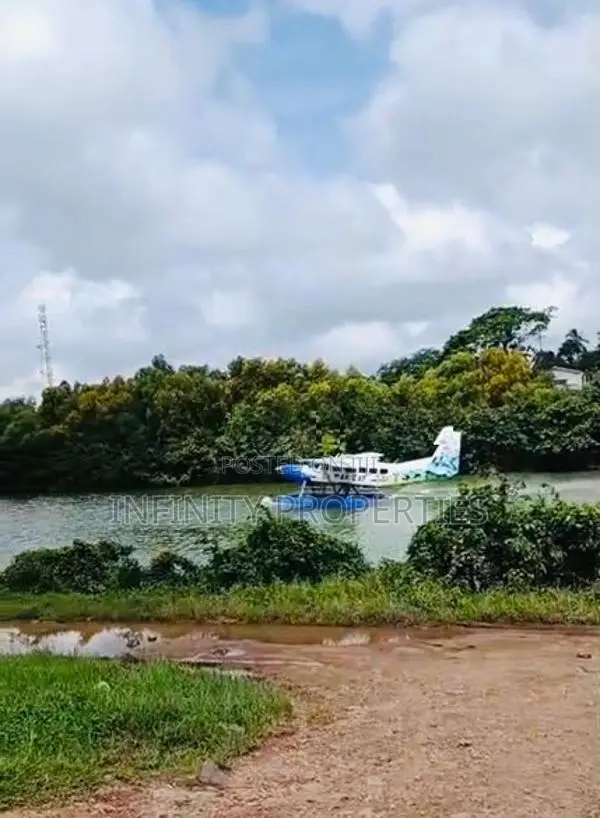 (AF952) 40.5 P Bare Land Sale At Facing Lake Koswatha Battramulla