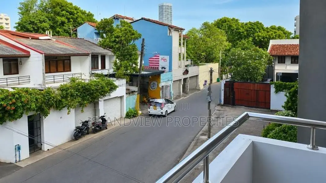 Spacious 4 Bedroom Apartment for Sale at Superior Homes in Colombo 05