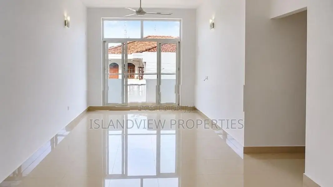 Spacious 4 Bedroom Apartment for Sale at Superior Homes in Colombo 05