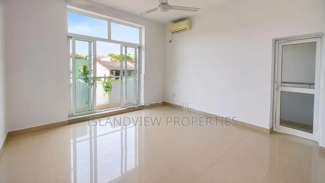 Spacious 4 Bedroom Apartment for Sale at Superior Homes in Colombo 05