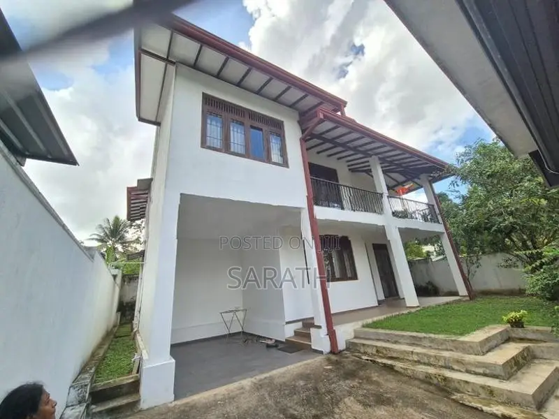 4 Bed with Use House Sale Athurugiriya