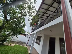 4 Bed with Use House Sale Athurugiriya