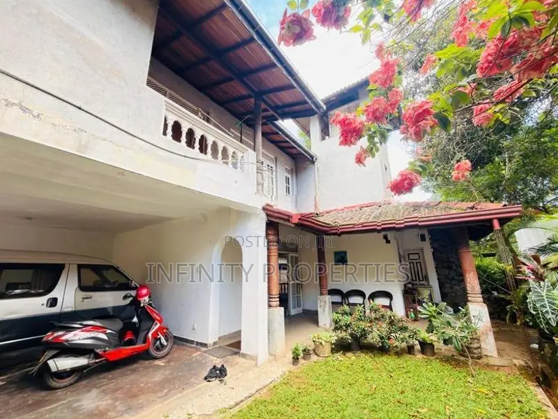 2 STORIED HOUSE FOR SALE WALKING DISTANCE TO MALABE TOWN