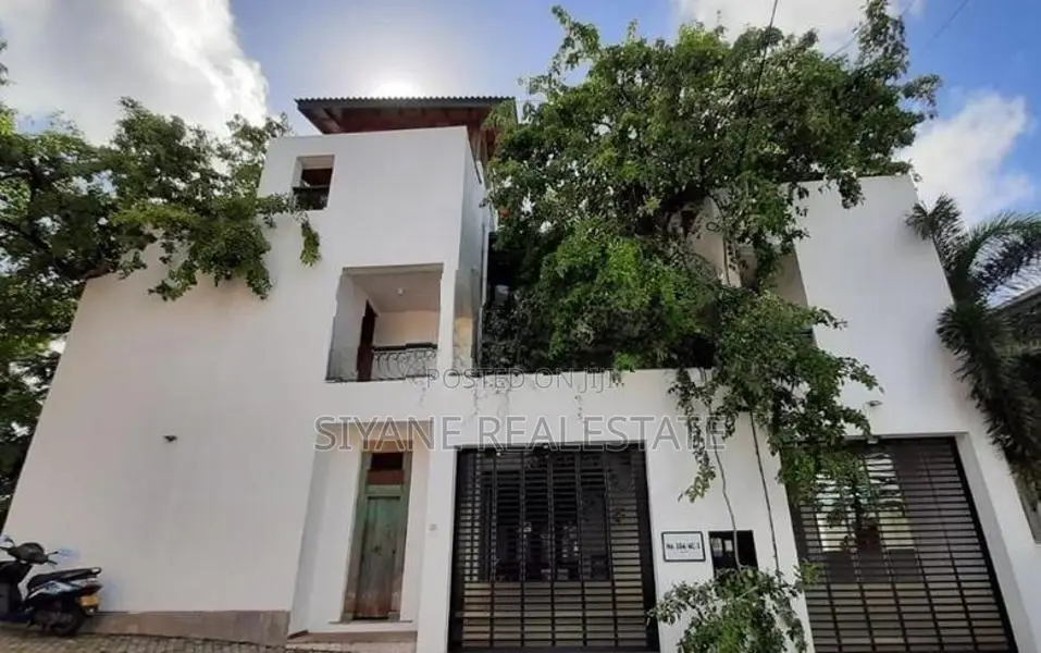 Super Luxury 3 Storey House for Sale in Nugegoda