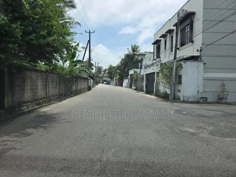 8.6 Perches Land With House Sale in Mt Lavinia