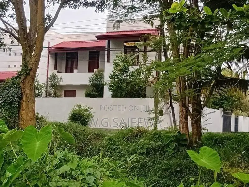 8Bedroom House for sale in Gampaha