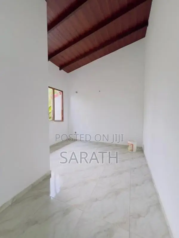 ඉදිවෙමින් පවතින අලුත්ම නිවසක් තලවතුගොඩින්