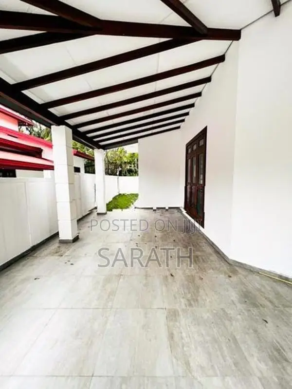 සුපිරි ලස්සන දෙමහල් නිවසක් අතුරුගිරියෙන්