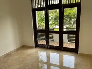 පන්නිපිටියෙන් අලුත්ම දෙමහල් නිවසක්