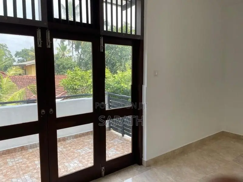 පන්නිපිටියෙන් අලුත්ම දෙමහල් නිවසක්
