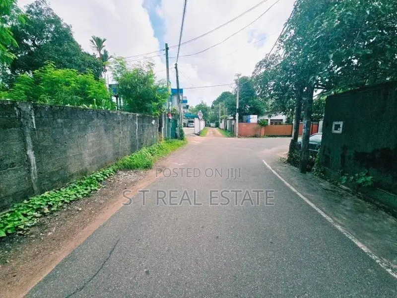 10P Square Bare Land For Sale In Maharagama
